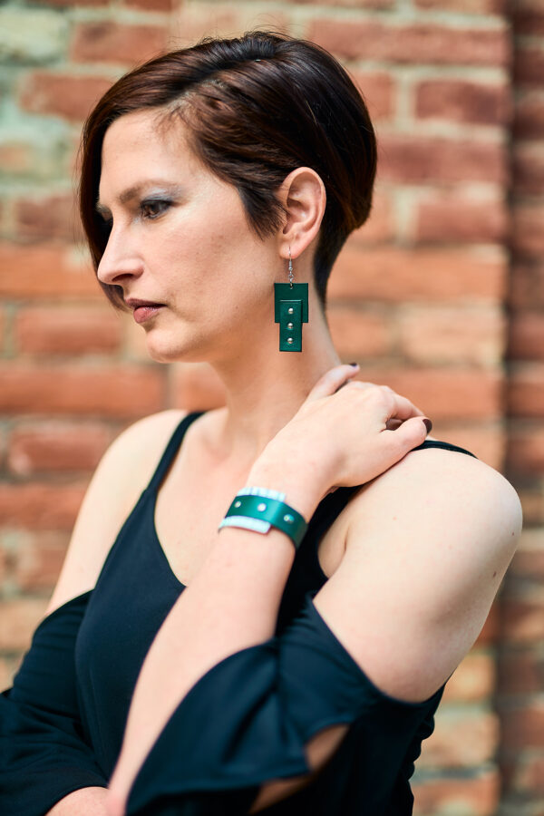 Rectangular leather bracelet and earrings green