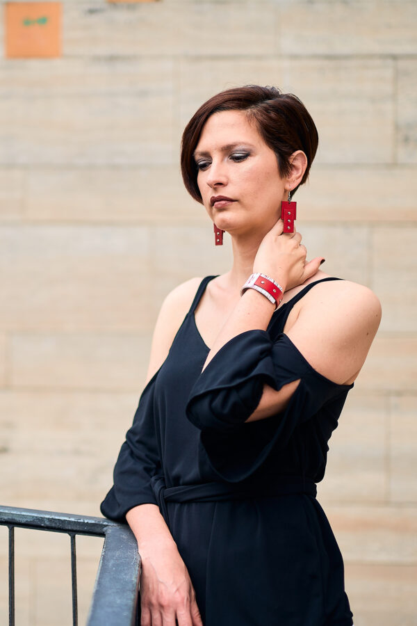 Rectangular leather bracelet and earrings red