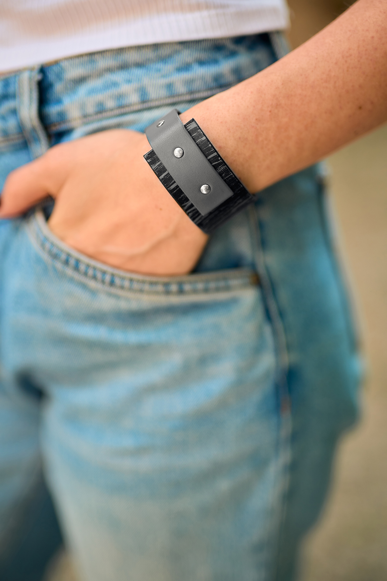 Rectangular leather bracelet black - gray