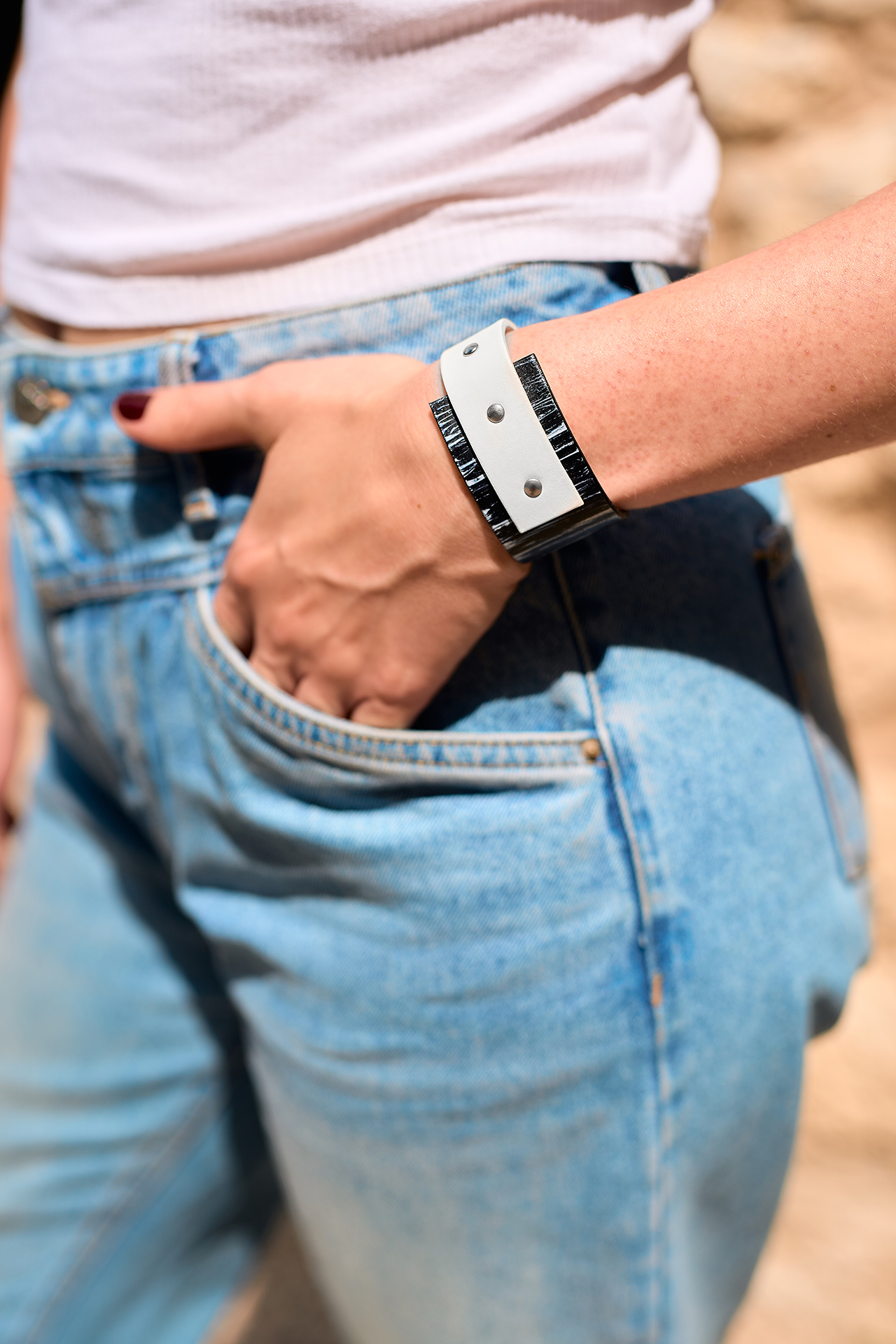 Rectangular leather bracelet black - white