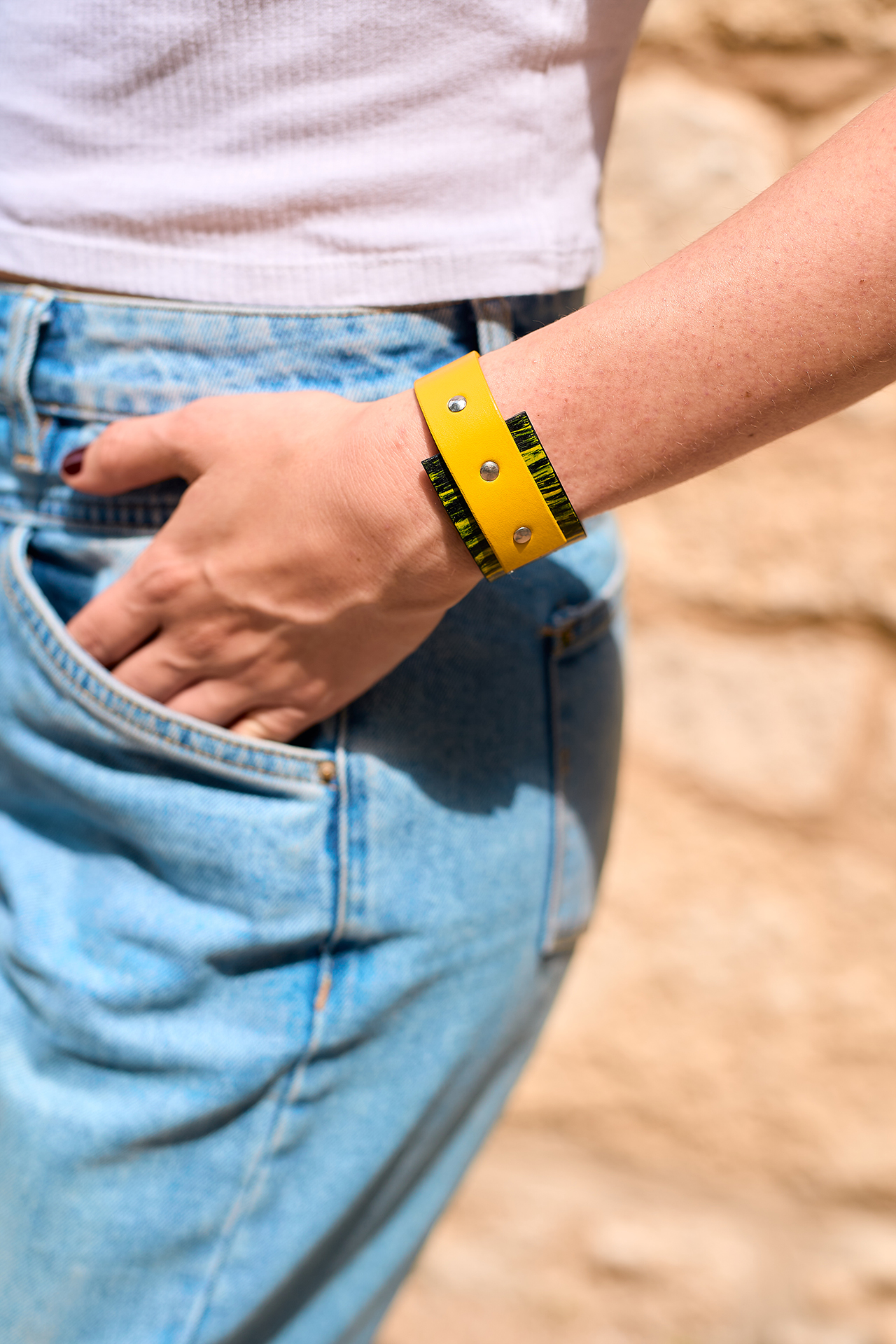 Rectangular leather bracelet black - yellow