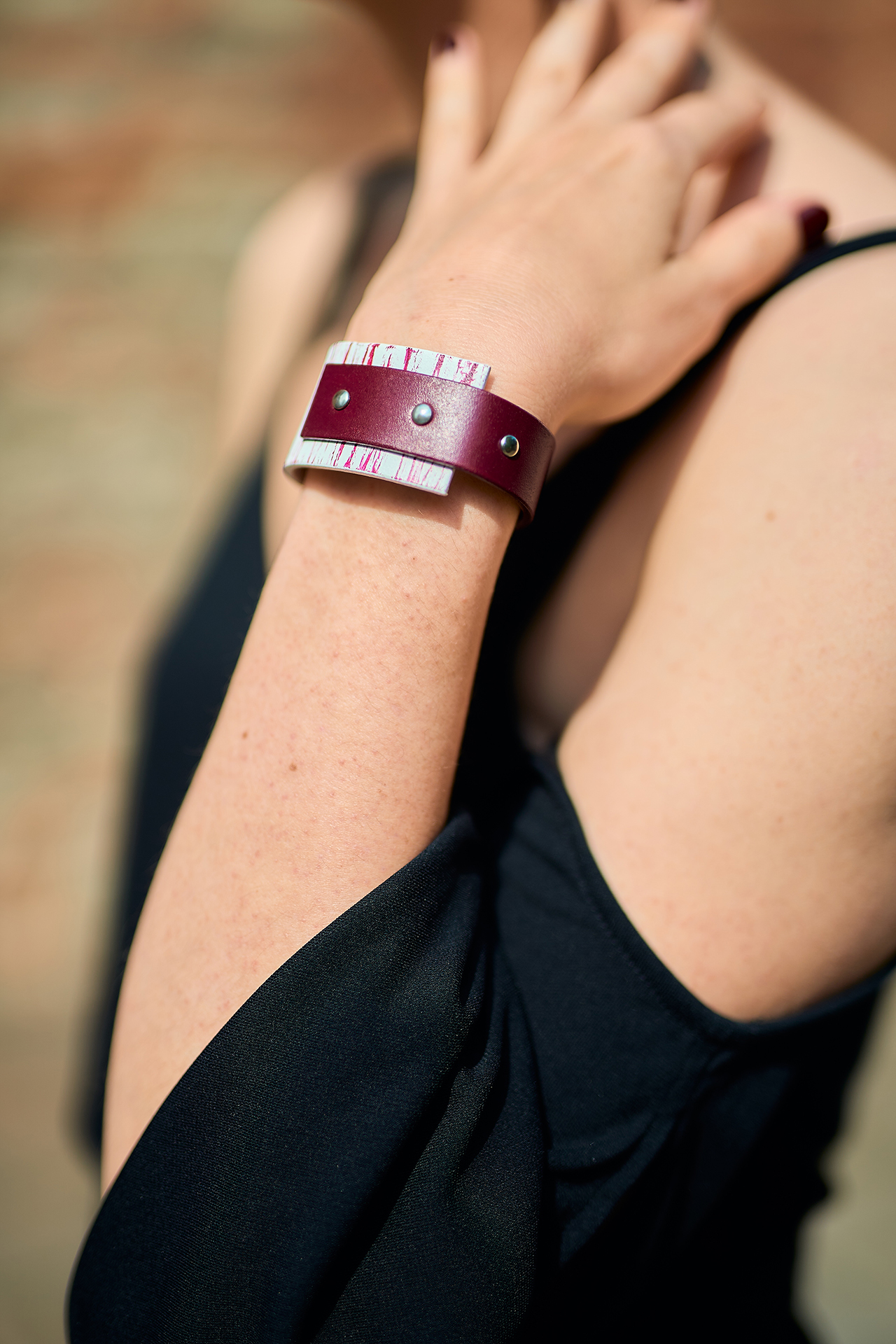 Rectangular leather bracelet bordeaux