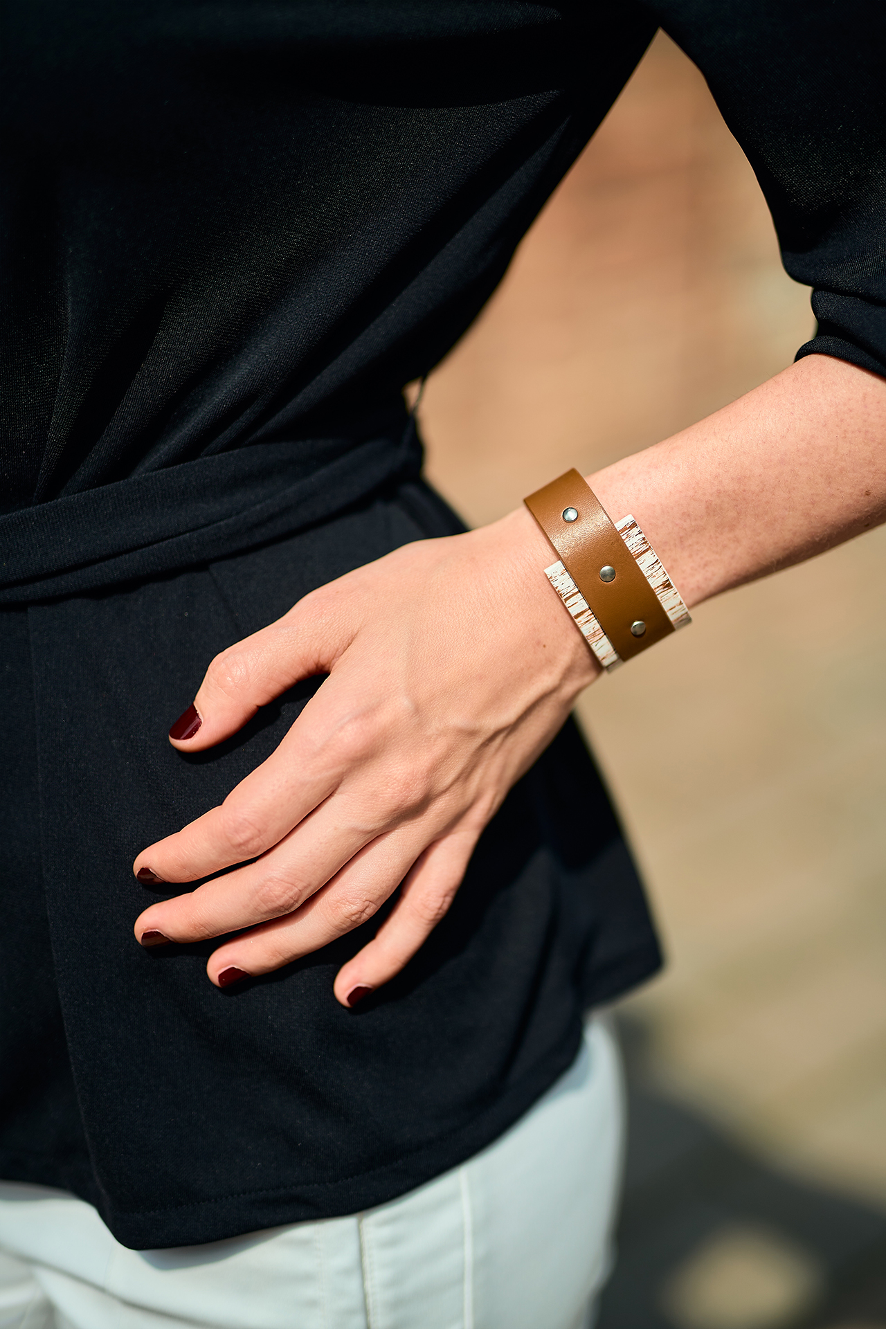Rectangular leather bracelet brown