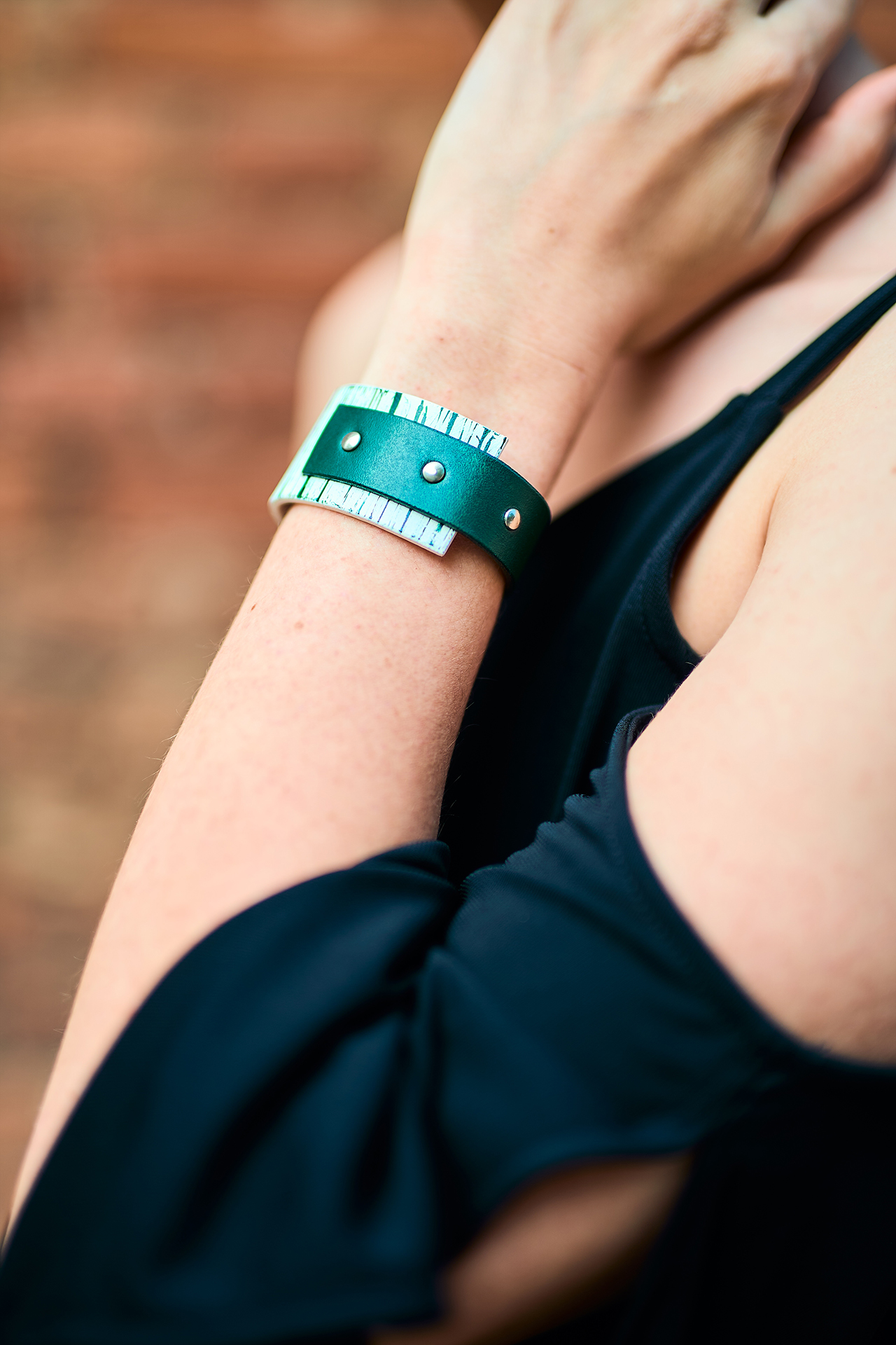 Rectangular leather bracelet green