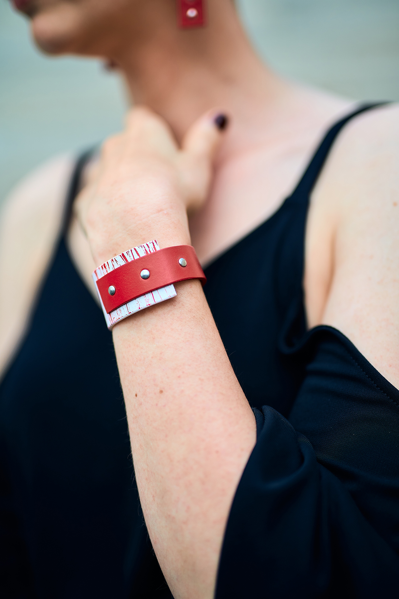 Rectangular leather bracelet red