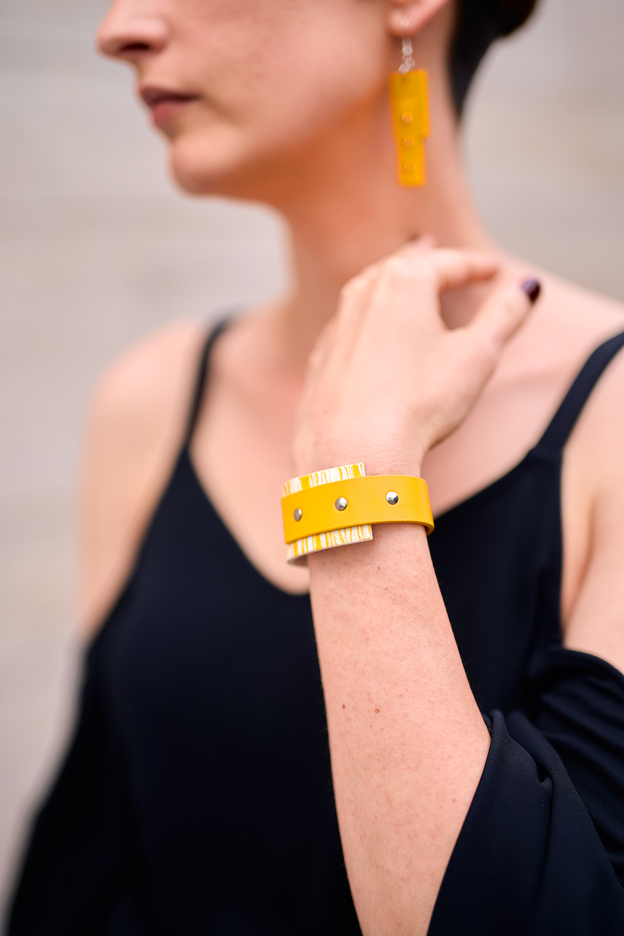 Rectangular leather bracelet yellow