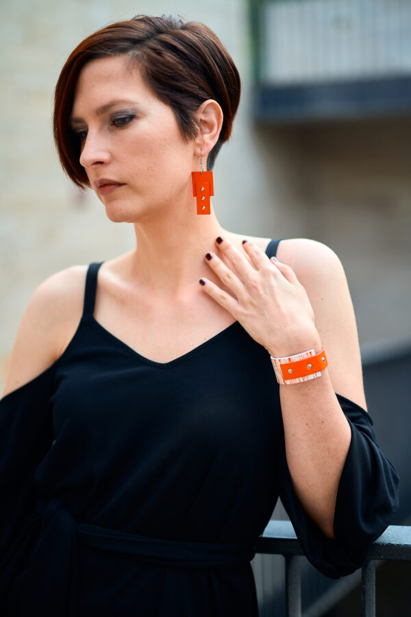 Rectangular leather earrings and bracelet orange